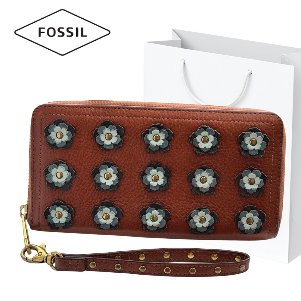 FOSSIL 🌸 Fossil Leather Floral Wristlet – Cognac with 3D Appliqué Flowers
🌸